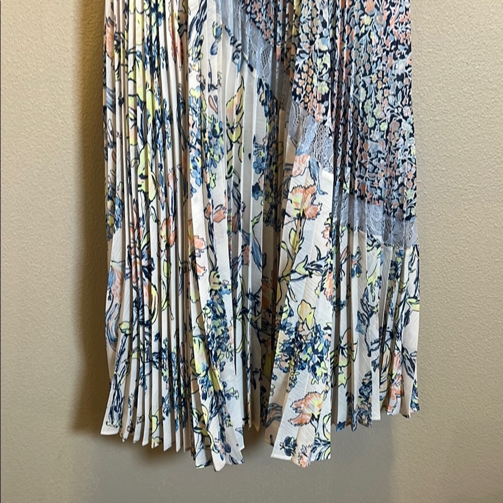 BCBGMaxAzria Women’s Silver, Peach and Blue Pleated Midi Dress SZ XXS - Picture 7 of 14
